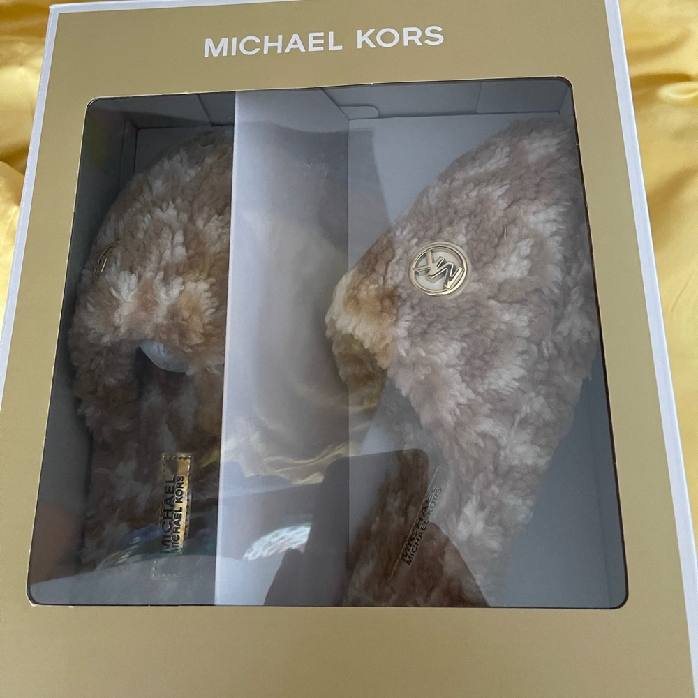 Michael Kors Alexis Closed Toes Slippers